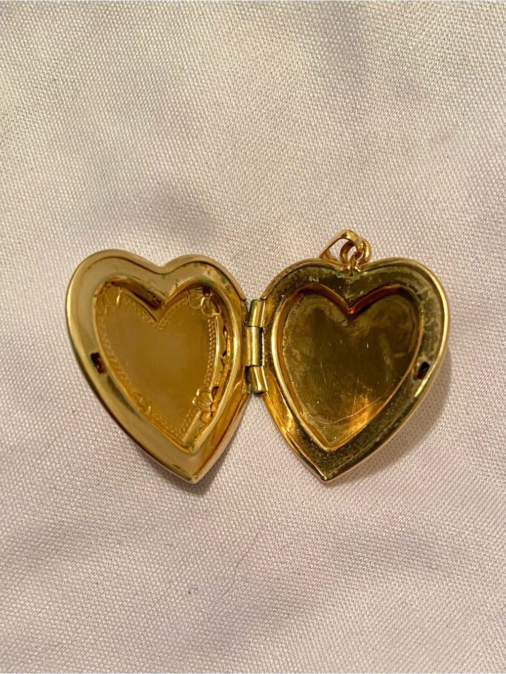 Vtg Solid 14K Gold Heart Locket Engraved Floral Shield Pendant Appx 5g Authentic - Picture 15 of 16